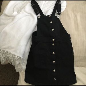 Overall dress black
